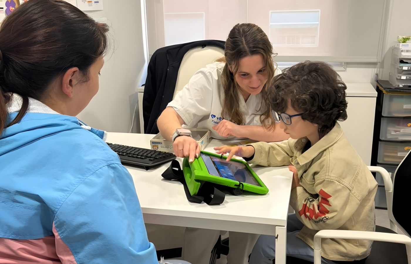 Vithas Valencia Consuelo destaca el papel de las familias como motor en el desarrollo de niños con autismo