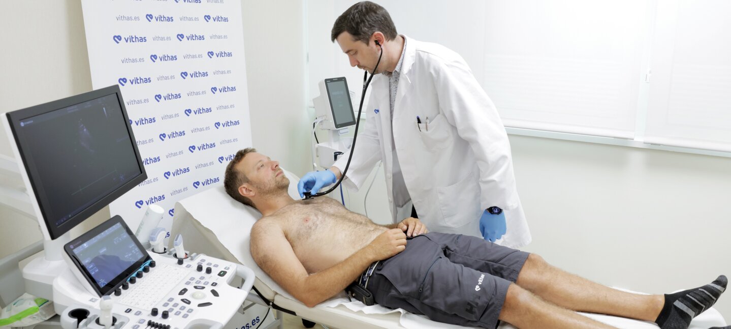 Regatistas del Vithas Urbania se preparan para la competición con reconocimientos médicos en el Hospital Vithas Barcelona