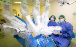 Vithas Vitoria incorpora el primer robot quirúrgico Da Vinci de la sanidad privada en Álava Vithas Vitoria incorpora el primer robot quirúrgico Da Vinci de la sanidad privada en Álava