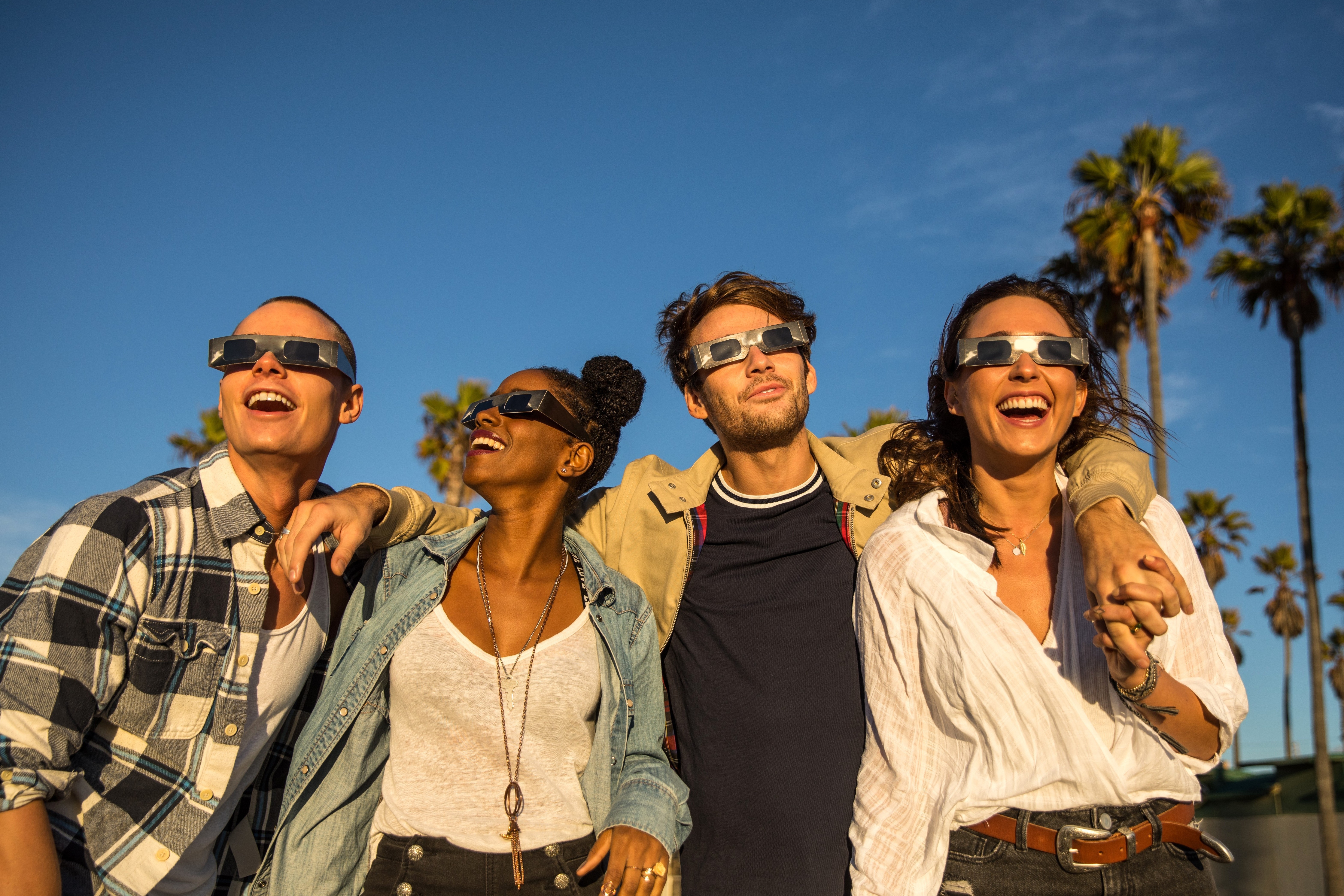 Vithas Valencia Turia recuerda las claves para disfrutar el eclipse solar de agosto sin riesgos oculares