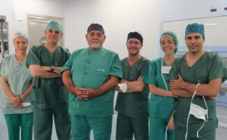 Los equipos de neurocirugía y cirugía torácica de Vithas Sevilla extirpan con éxito un neurinoma dorsal