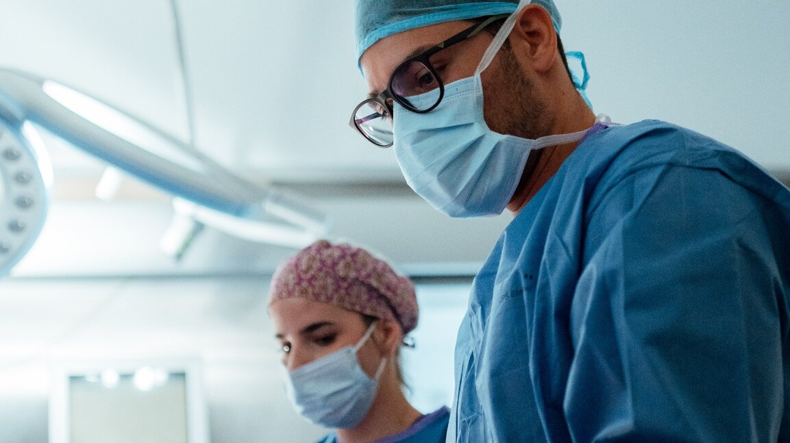 El Hospital Vithas Xanit Estepona realiza una cirugía pionera de hombro en la provincia de Málaga