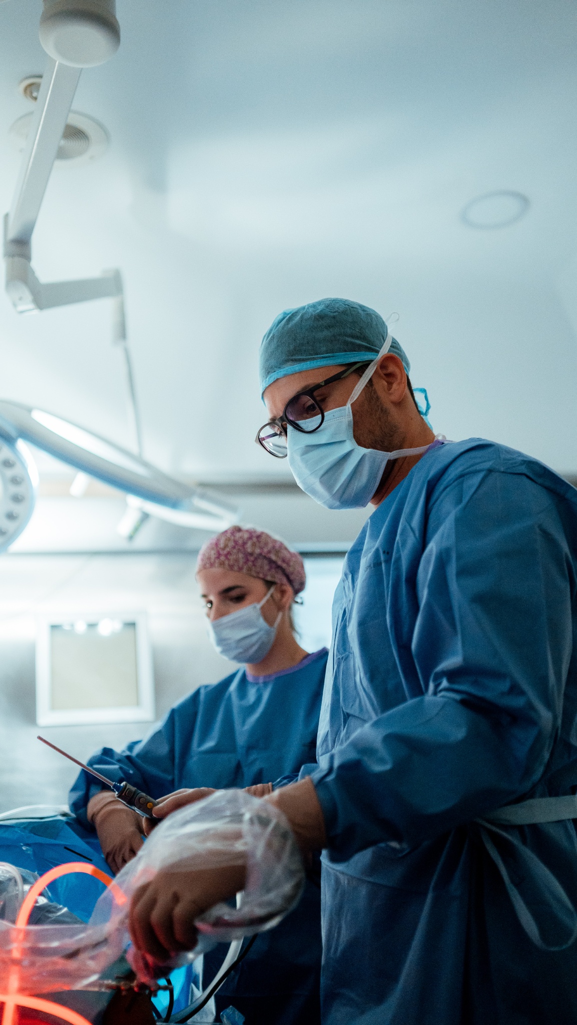 El Hospital Vithas Xanit Estepona realiza una cirugía pionera de hombro en la provincia de Málaga