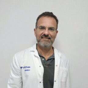 El Dr. José Carlos Santos Mora es especialista en Ginecología y Obstetricia en el Hospital Vithas Sevilla.