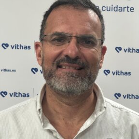 l Dr. José Carlos Santos Mora es especialista en Ginecología y Obstetricia en el Hospital Vithas Sevilla.