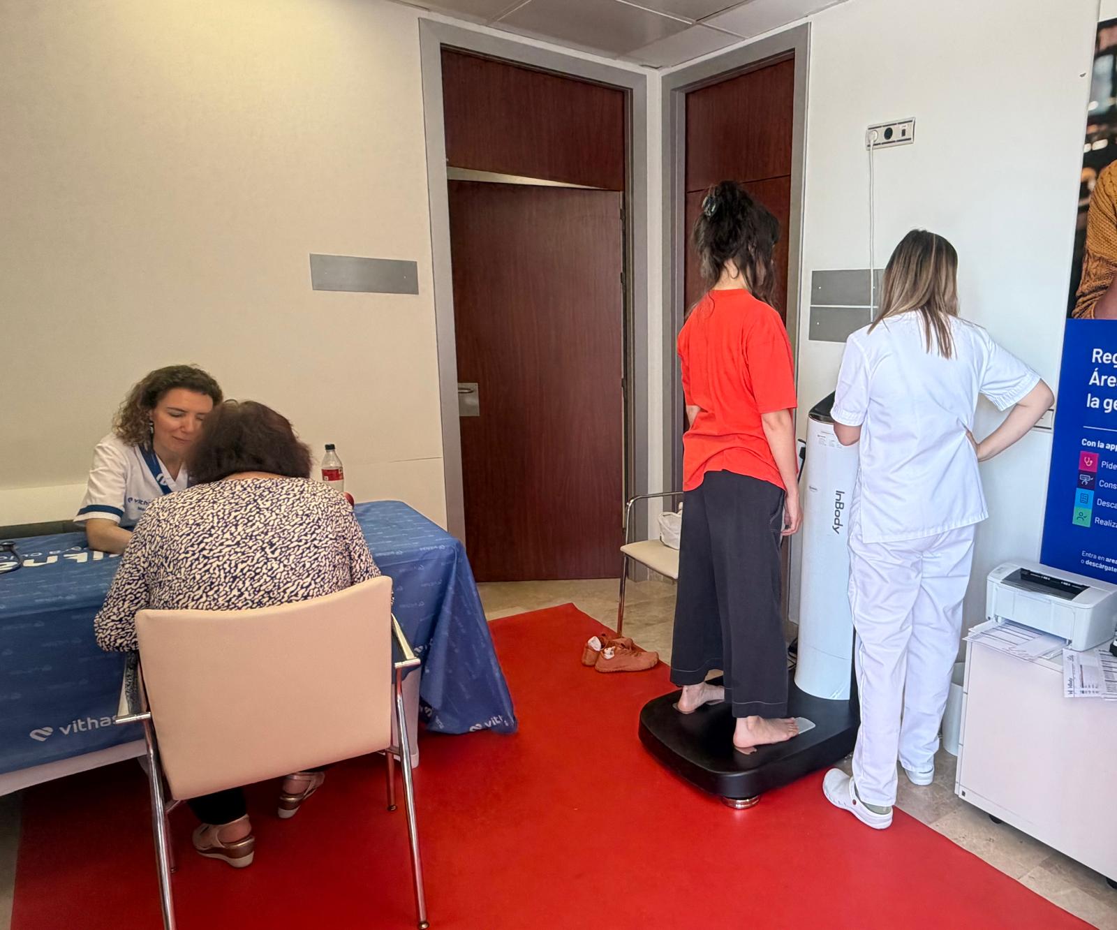 El Hospital Vithas Almería acerca a sus pacientes la realidad de la obesidad a través de la campaña ‘El Peso de lo Invisible’