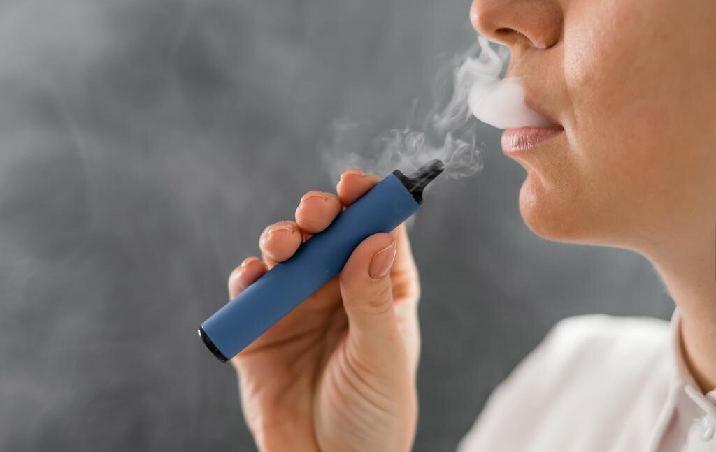 Vapeo y jóvenes: la clave psicológica para prevenir la adicción a la nicotina