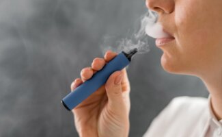 Vapeo y jóvenes: la clave psicológica para prevenir la adicción a la nicotina