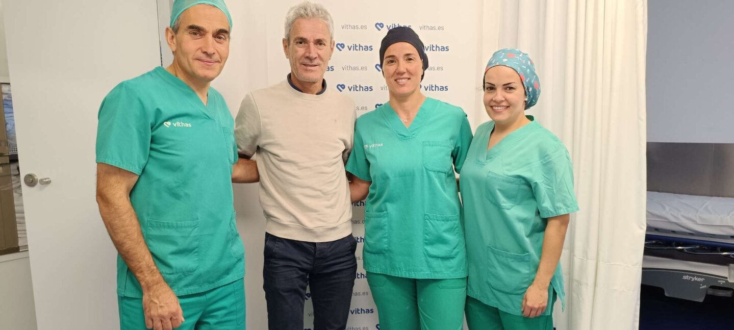 Martín Fiz se opera de cataratas en Vithas Vitoria con un láser de última generación