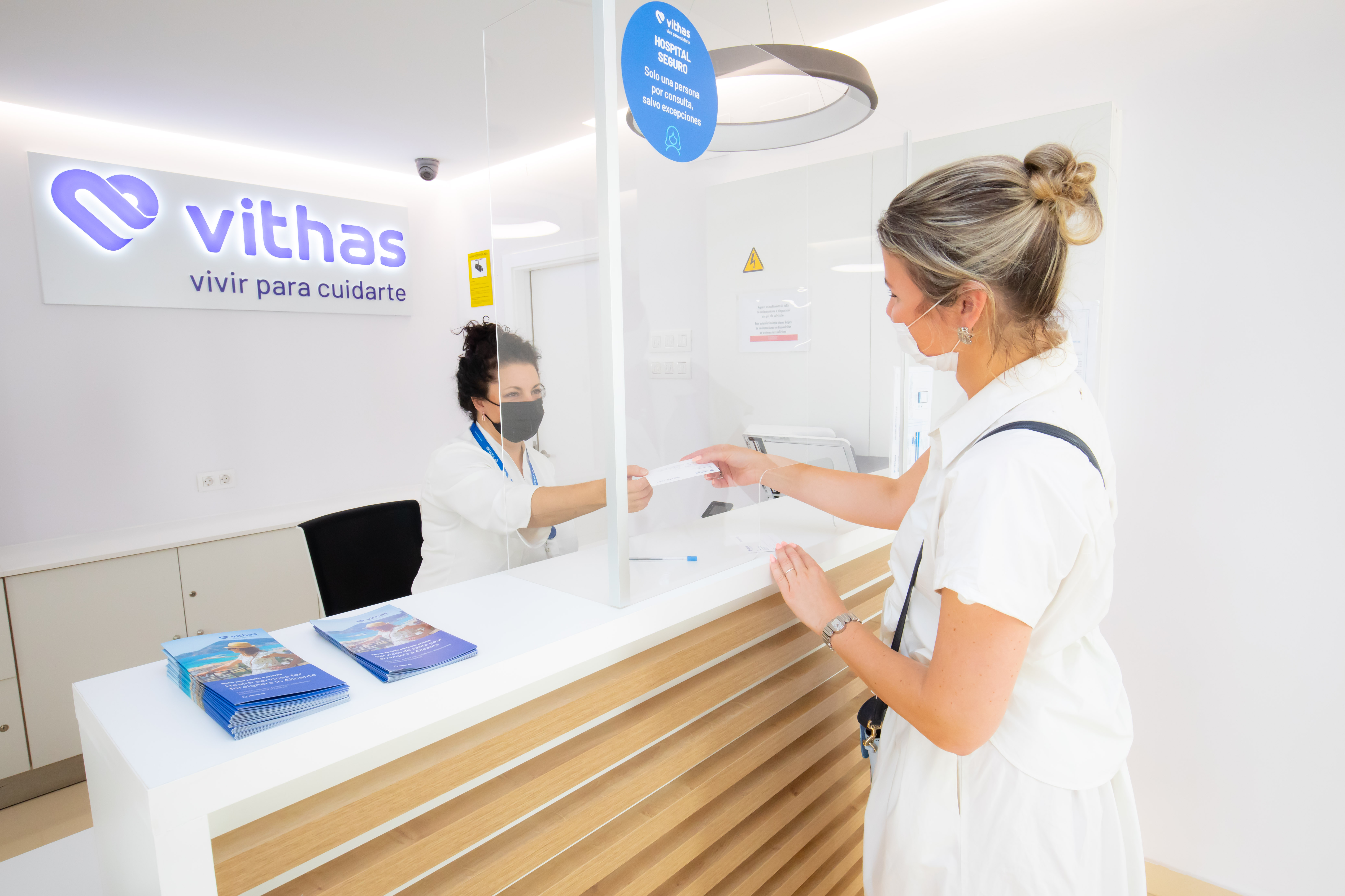 Los hospitales Vithas de Alicante ofrecen asistencia 24 horas al turista internacional