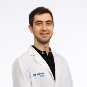 Dr. Albert Riudor Guri Dr. Albert Riudor Guri