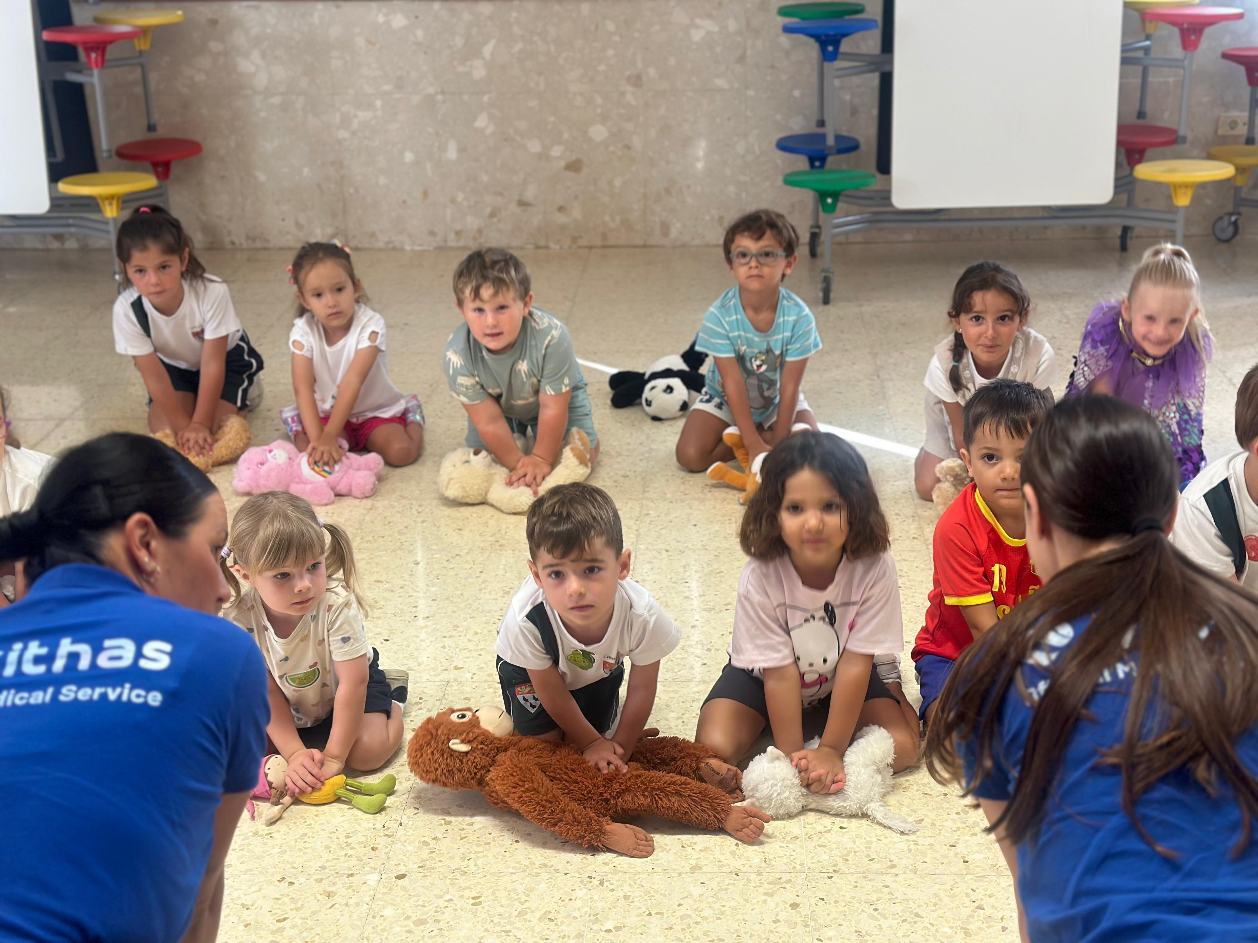 Vithas cierra el curso escolar formando en salud a más de mil niños canarios