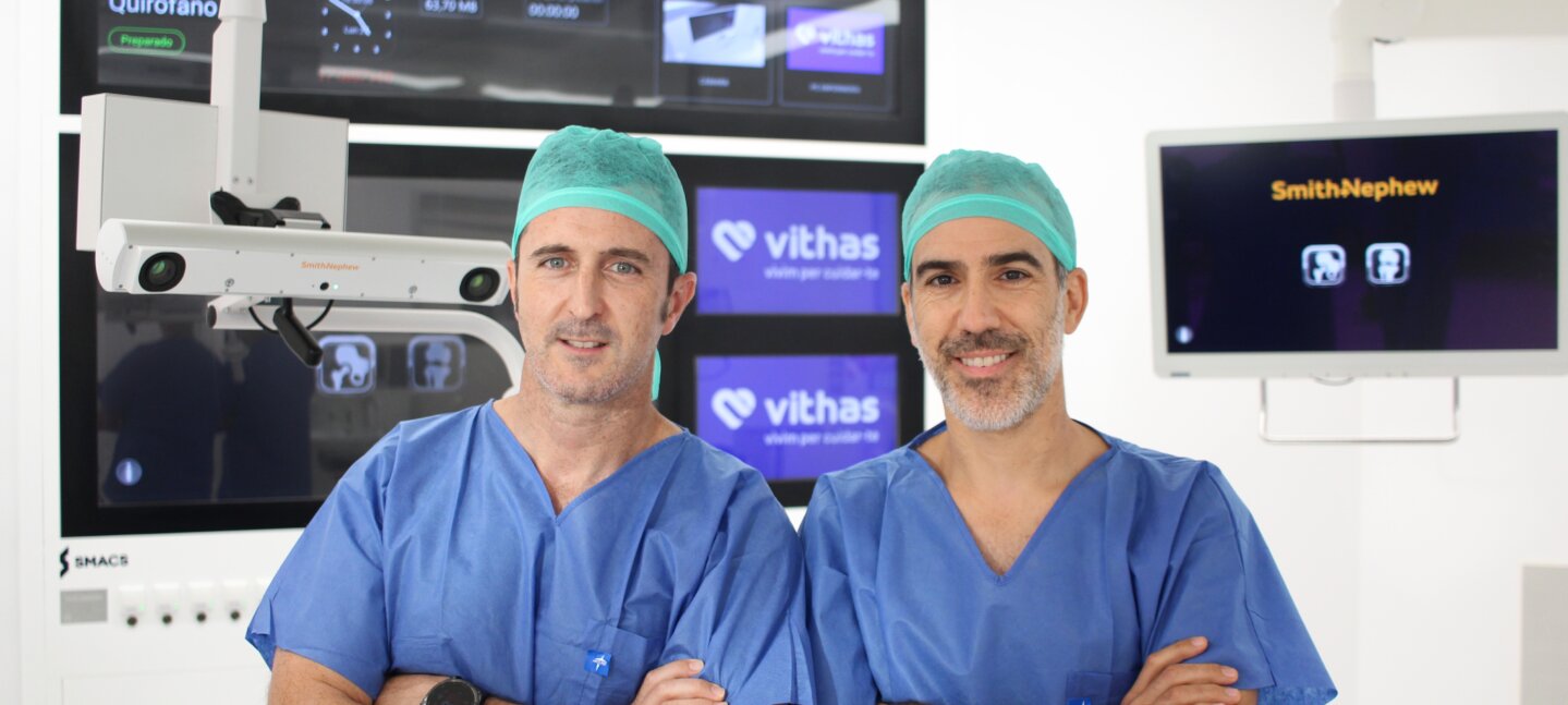 El Hospital Vithas Barcelona incorpora el primer robot CORI de España totalmente integrado para implantar prótesis de rodilla y cadera El Hospital Vithas Barcelona incorpora el primer robot CORI de España totalmente integrado para implantar prótesis de rodilla y cadera