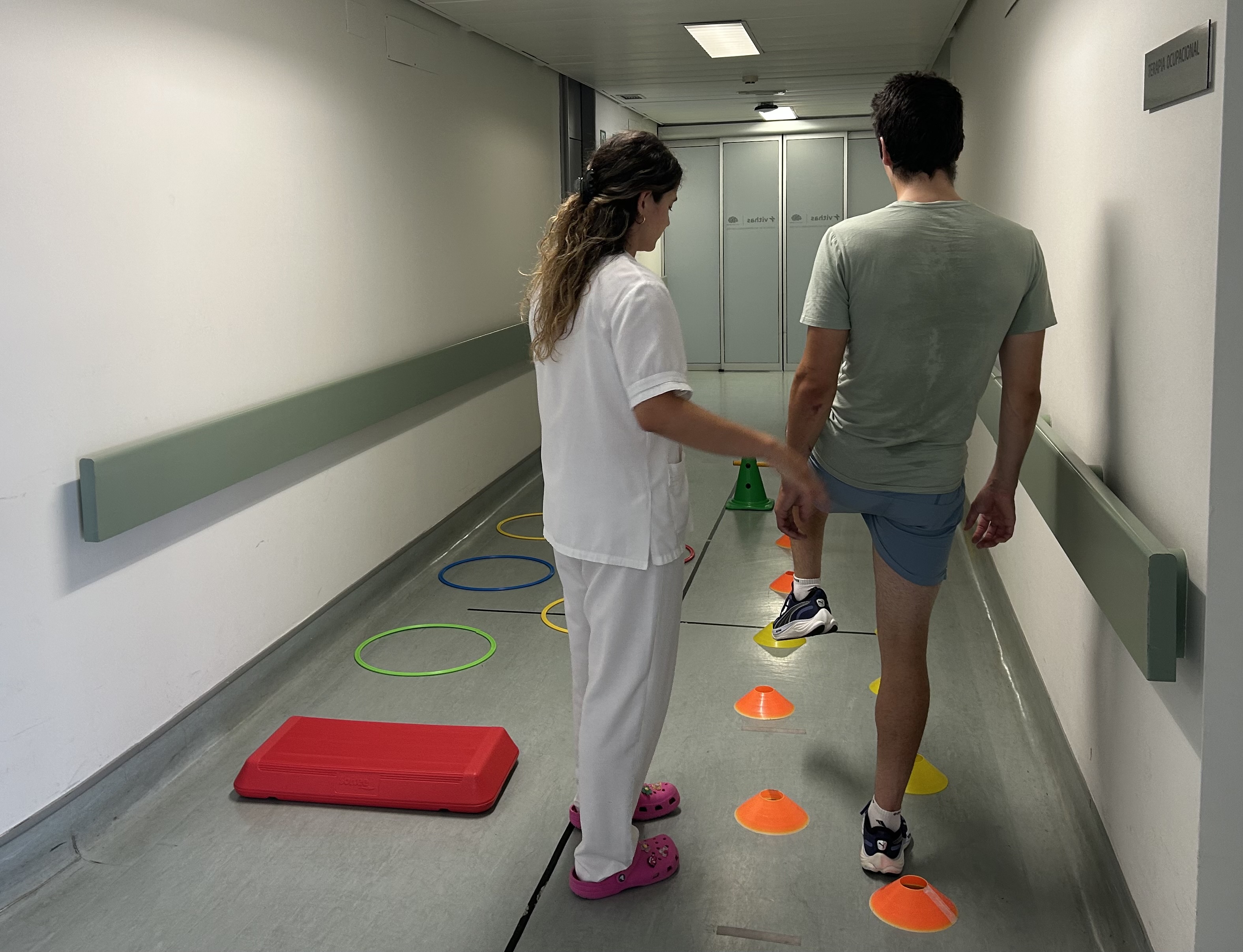 Vithas Vigo recuerda que alcohol y drogas alteran funciones esenciales del cerebro para una conducción segura