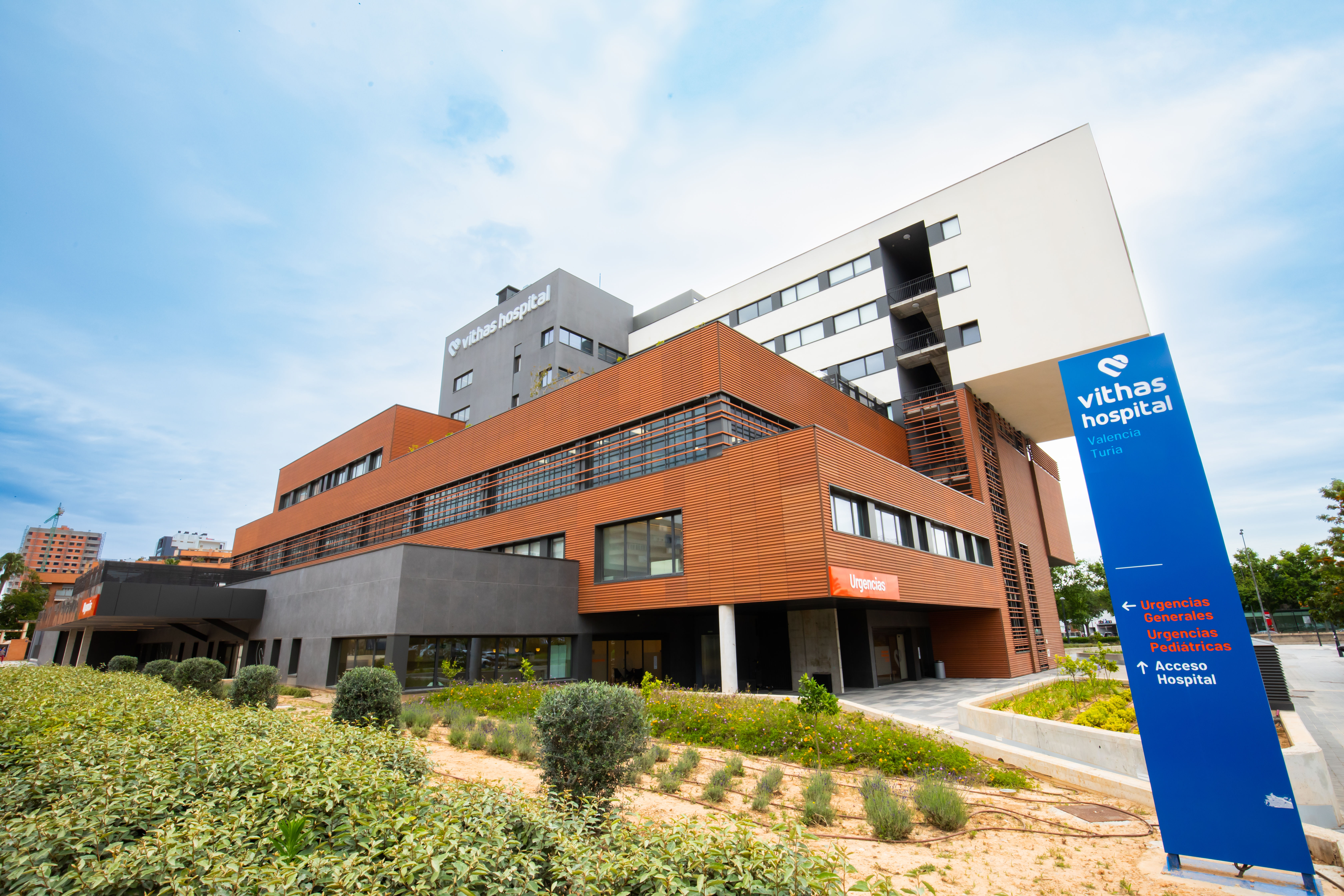 Entrada de Urgencias del Hospital Vithas Valencia Turia, atención inmediata en Valencia