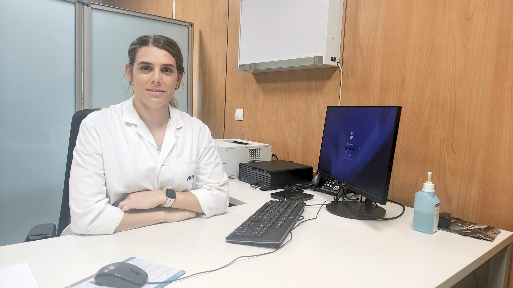 Con la vuelta al cole, Vithas Sevilla alerta sobre el uso de las pantallas y el peso de las mochilas ante el dolor de espalda infantil