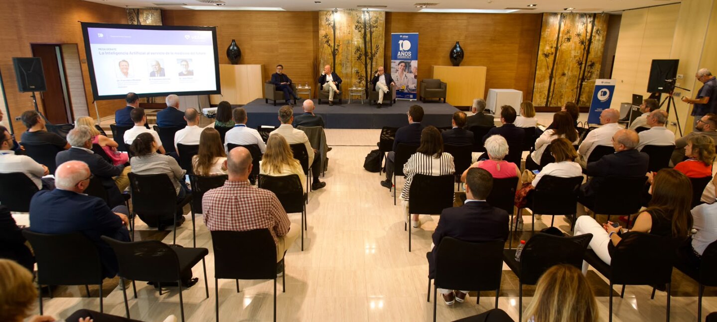 Vithas Granada reúne a más de 60 especialistas en inteligencia artificial y robótica sanitaria para debatir el futuro de la medicina Vithas Granada reúne a más de 60 especialistas en inteligencia artificial y robótica sanitaria para debatir el futuro de la medicina