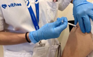 La vacunación ya no es solo cosa de niños: los internistas alertan de que miles de adultos desconocen las vacunas que necesitan La vacunación ya no es solo cosa de niños: los internistas alertan de que miles de adultos desconocen las vacunas que necesitan