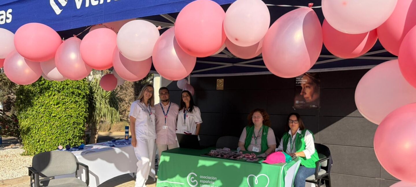 El Hospital Vithas Almería y la Asociación Española Contra el Cáncer se unen en una jornada de concienciación por el Día Mundial del Cáncer de Mama El Hospital Vithas Almería y la Asociación Española Contra el Cáncer se unen en una jornada de concienciación por el Día Mundial del Cáncer de Mama