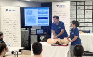 Vithas forma a los voluntarios de la Generali Maratón de Málaga en reanimación cardiopulmonar y primeros auxilios